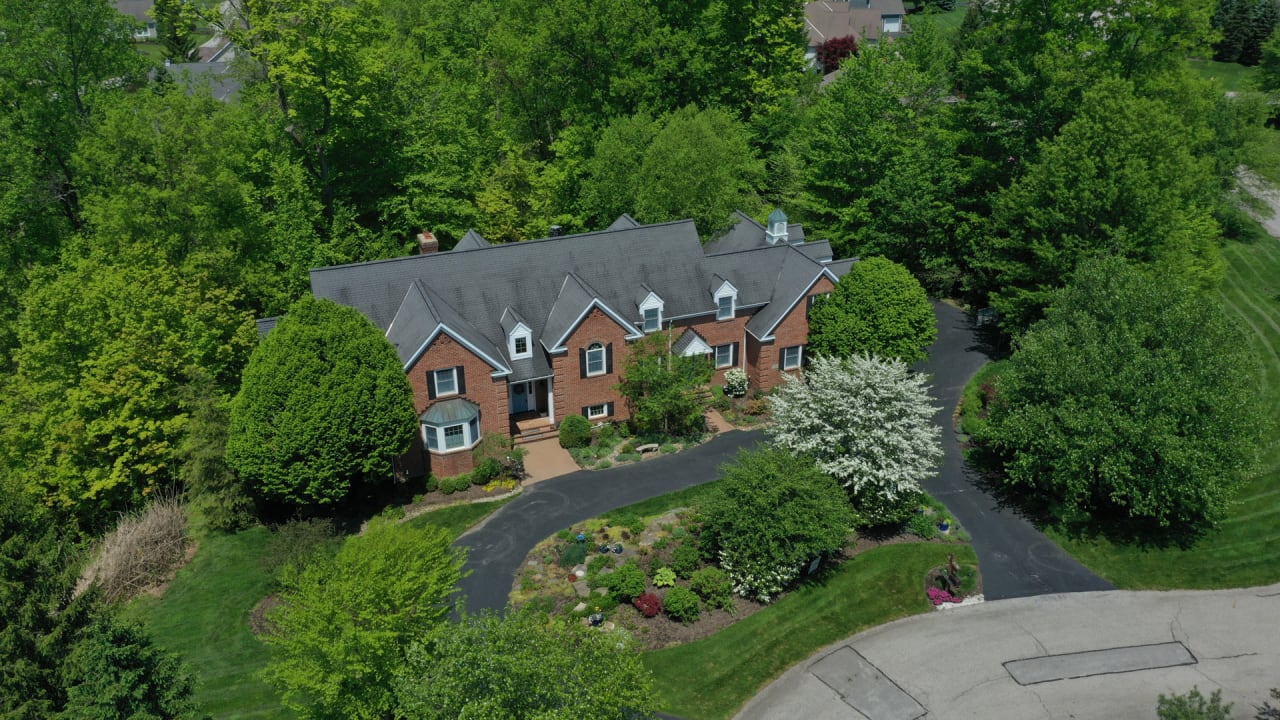 17480 Deepview, Chagrin Falls, OH