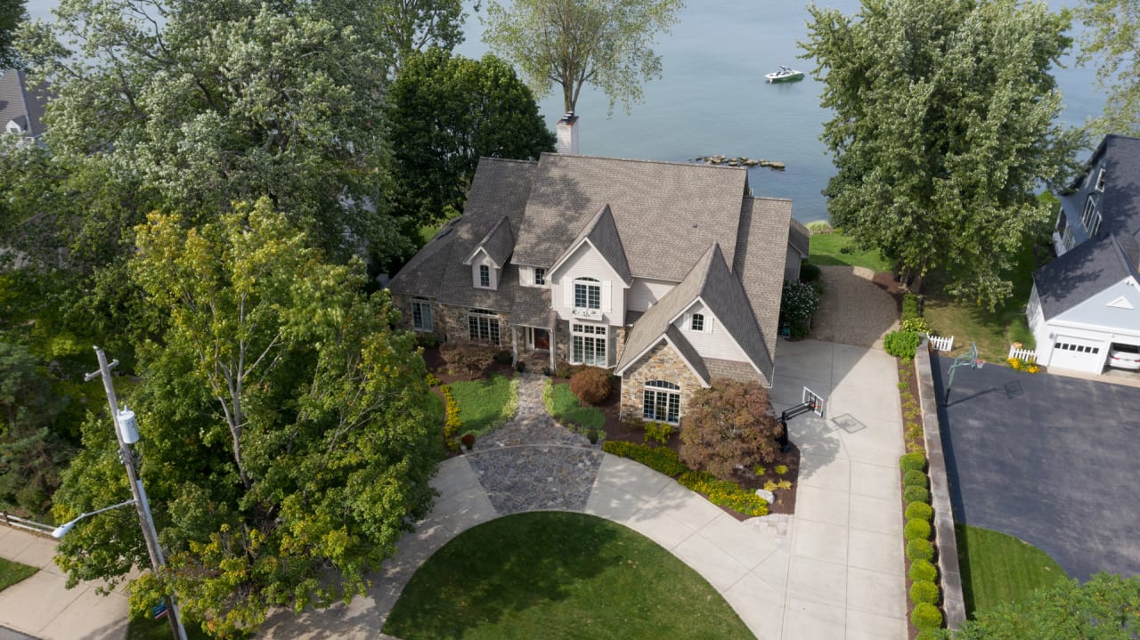 29202 Lake Rd, Bay Village, OH
