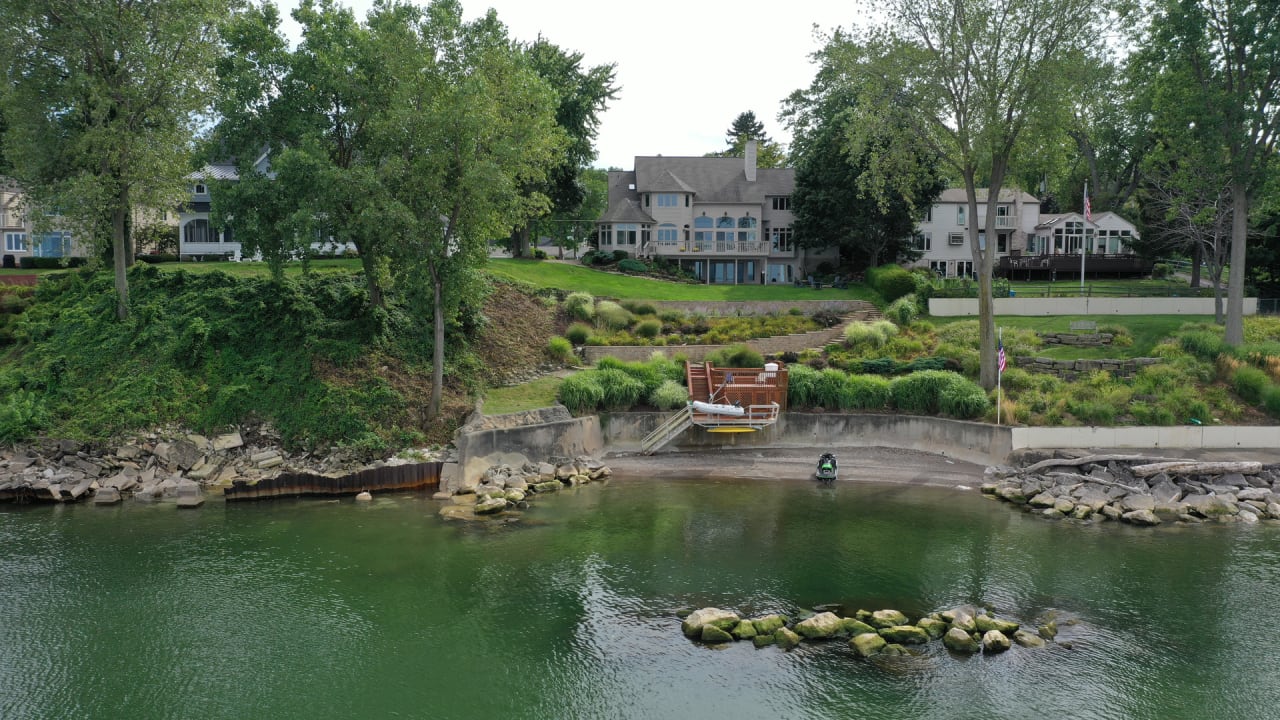 29202 Lake Rd, Bay Village, OH