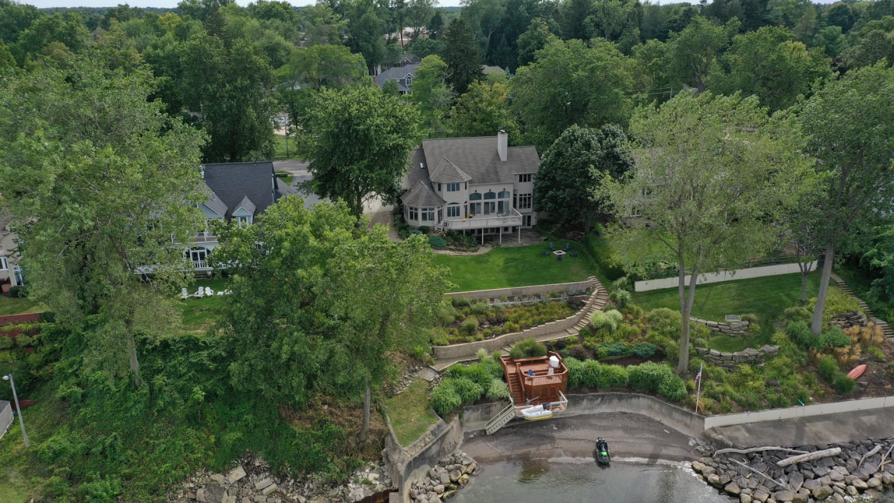 29202 Lake Rd, Bay Village, OH