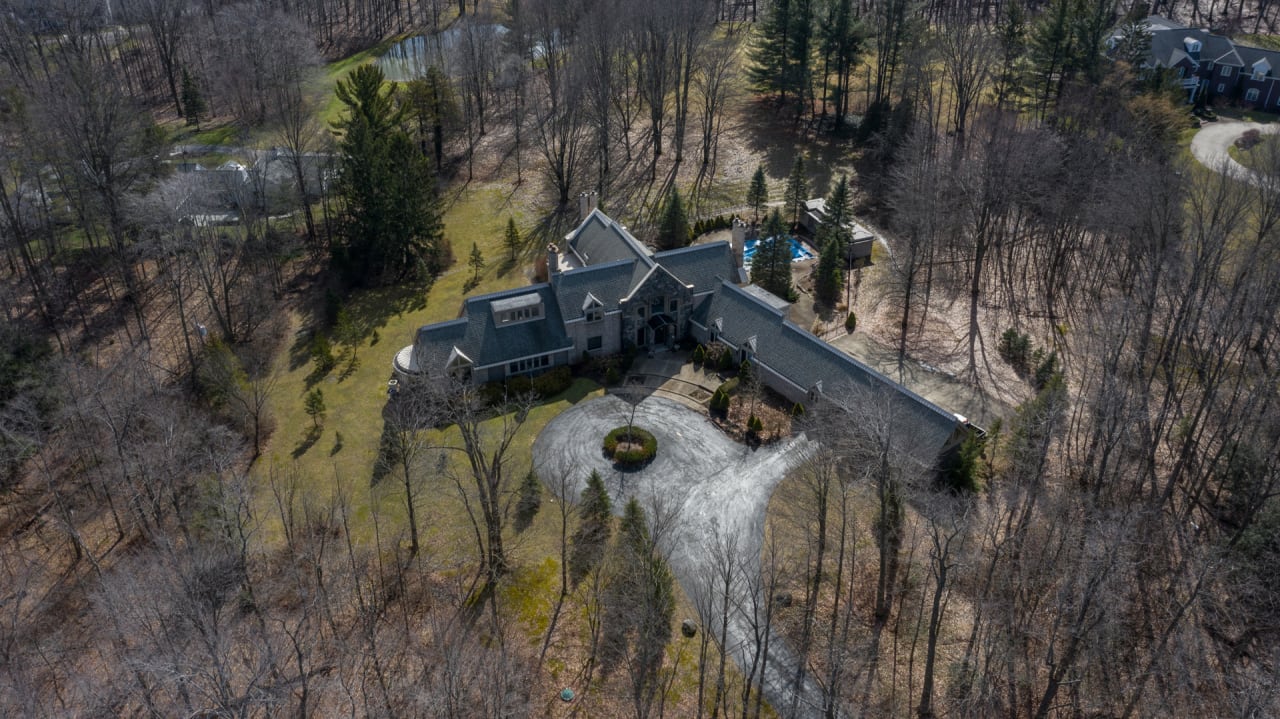 34550 Cedar Rd, Mayfield Hts, OH