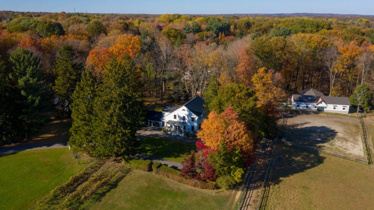 36205 Miles Rd, Moreland Hills, OH