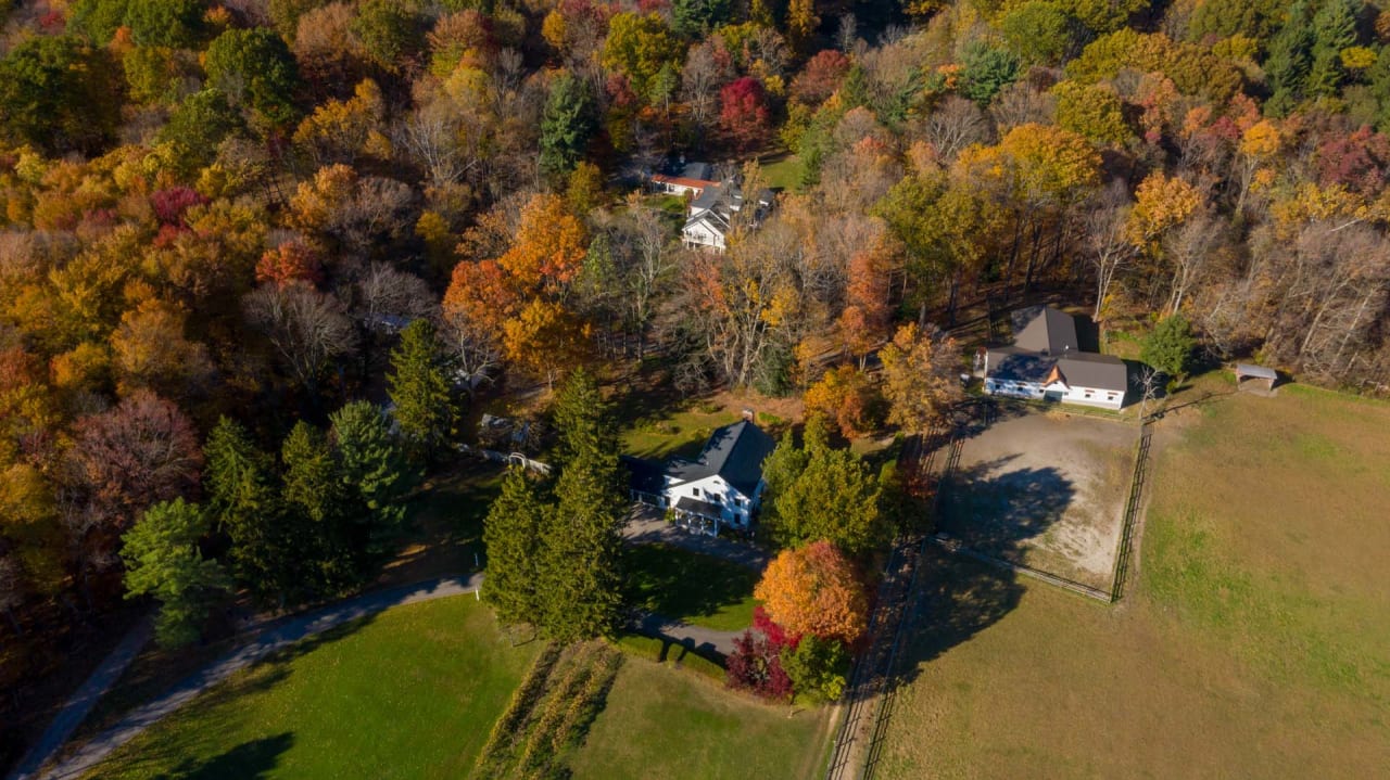 36205 Miles Rd, Moreland Hills, OH