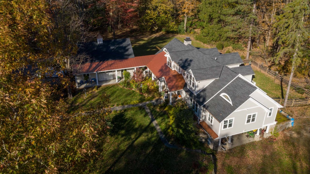 36205 Miles Rd, Moreland Hills, OH