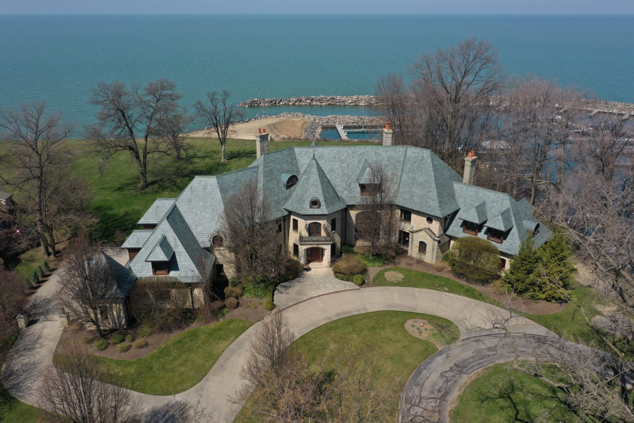 22 E Hanna Ln, Bratenahl, OH