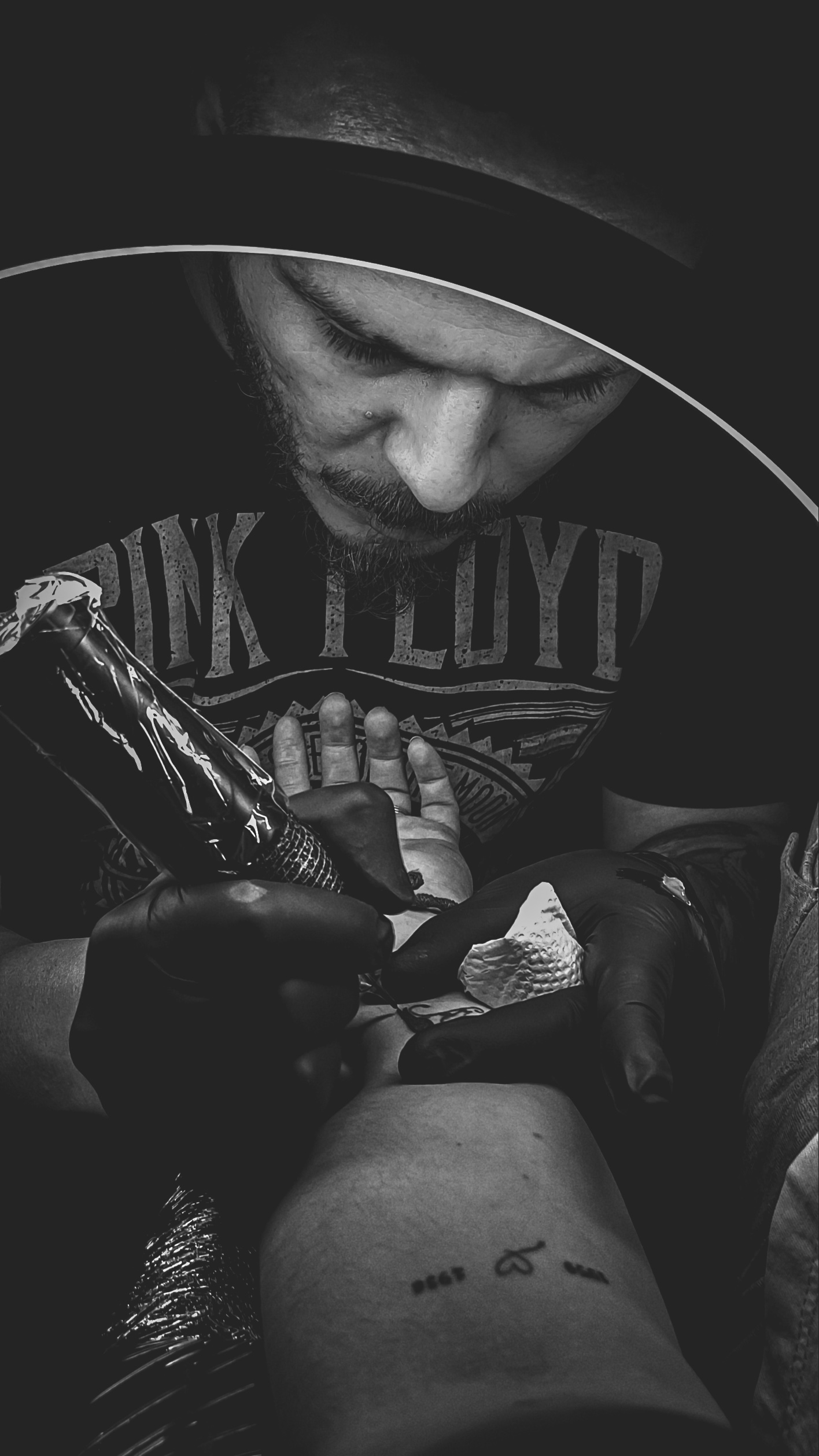 Detalle de tatuaje en proceso