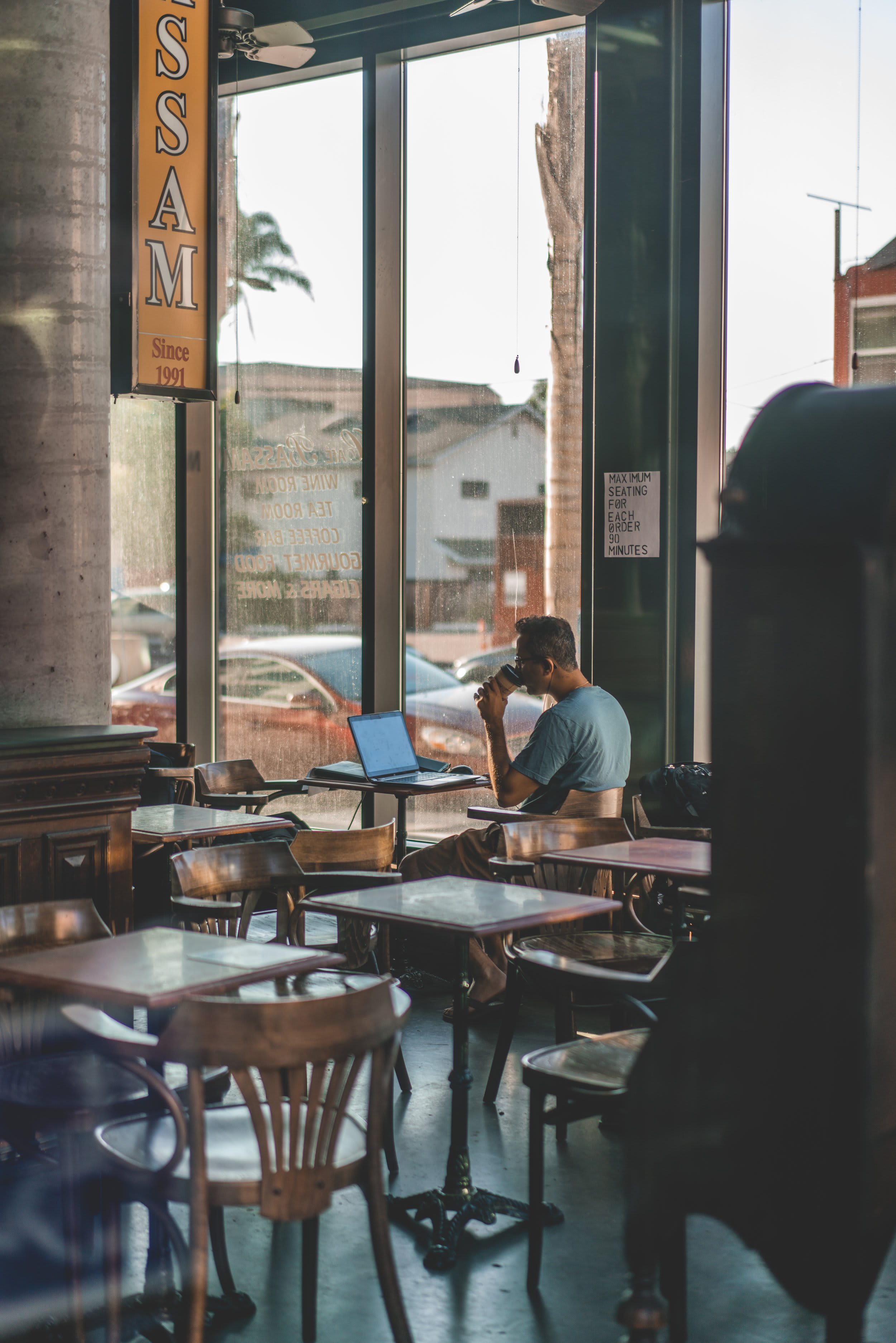 Café Bassam — frame 04