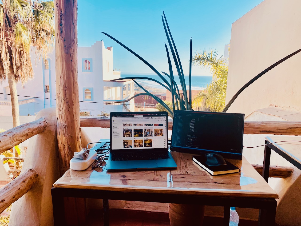 Coworking with view on the beach