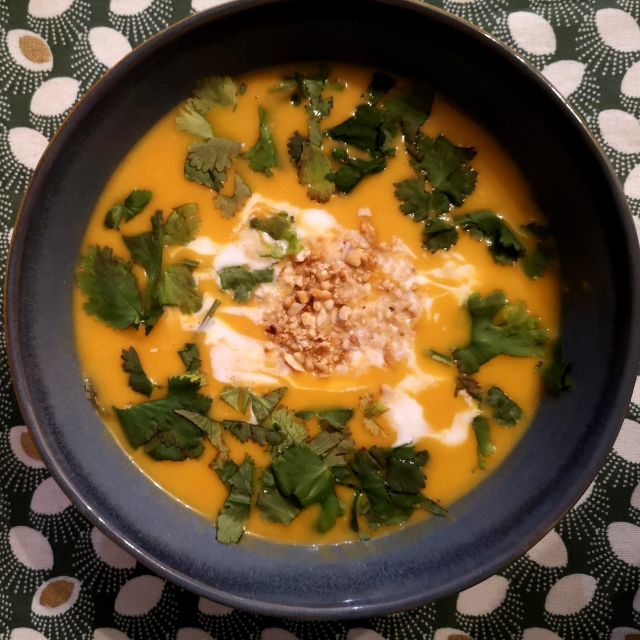 Soupe de courge butternut à la cacahuète