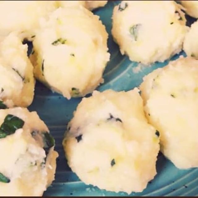 Boulettes de patate, courgette et mozzarella