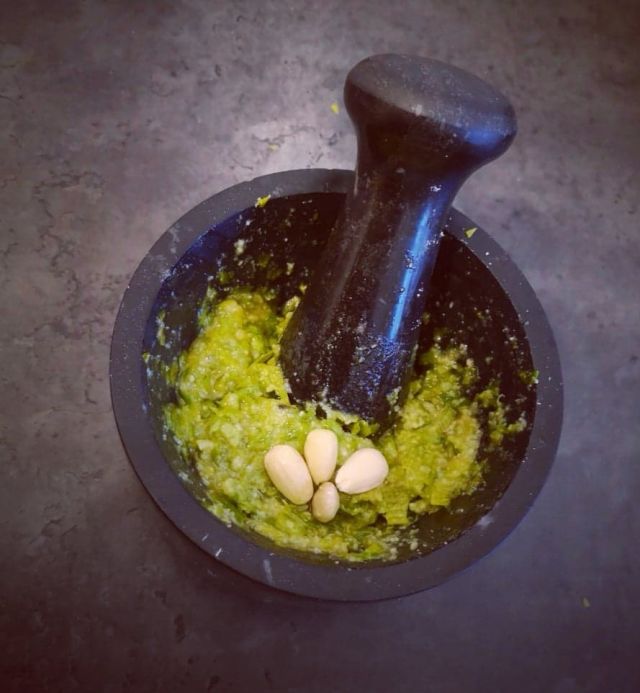 Pesto des forêts à l'ail des ours et aux amandes