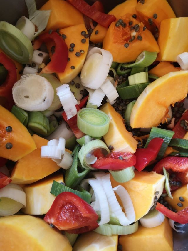 Soupe protéinée aux légumes d'automne et aux lentilles