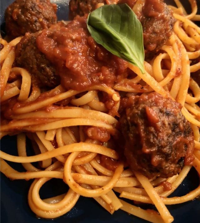 Linguine aux boulettes végétariennes