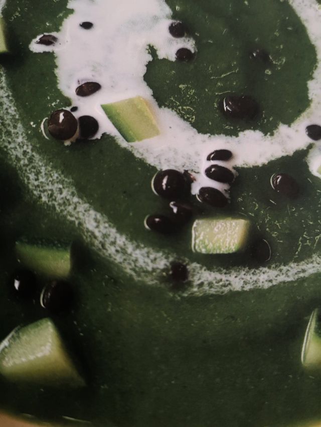 Crème de courgettes à la menthe et aux lentilles