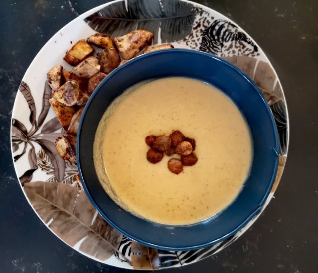 Velouté de Butternut rôtie aux noisettes épicées et sirop d'érable