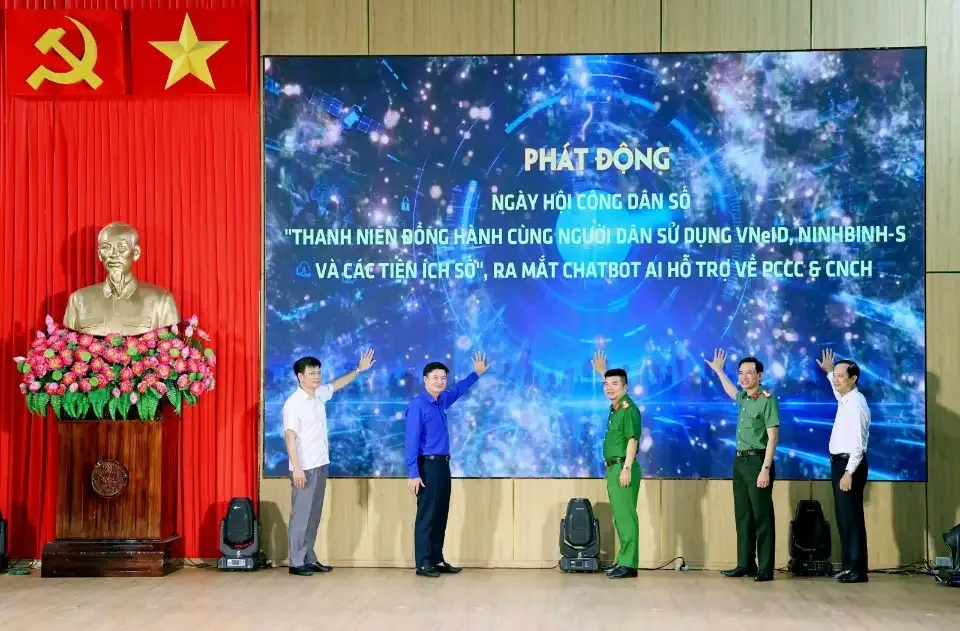 PHƯỜNG LIÊM TUYỀN THAM DỰ LỄ PHÁT ĐỘNG HƯỞNG ỨNG NGÀY CHUYỂN ĐỔI SỐ QUỐC GIA VÀ NGÀY CÔNG DÂN SỐ VIỆT NAM NĂM 2026