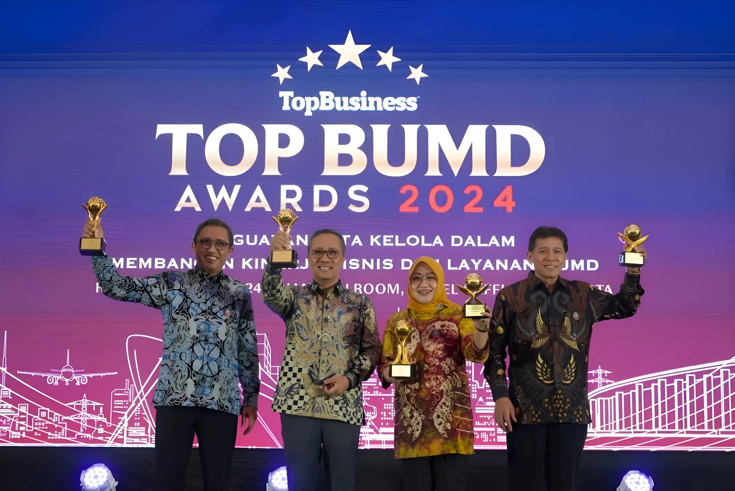 Surabaya City Government  Wins 6 Awards at the 2024 TOP BUMD Awards , PDAM Surya Sembada and Bank Surya Artha Utama Earn 5-Star Ratings. 