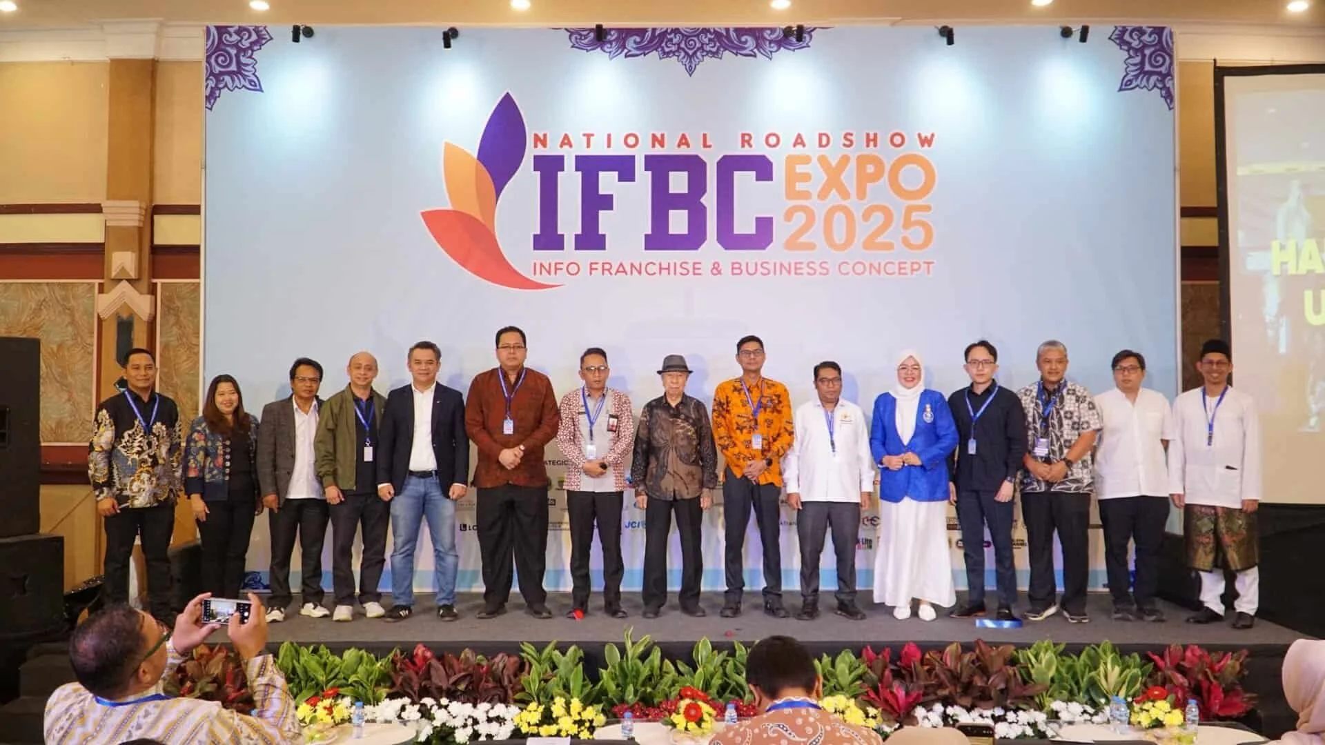  Direktur Jenderal Perdagangan Dalam Negeri Kementerian Perdagangan Republik Indonesia, Iqbal S. Shofwan melalui Pameran Info Franchise and Business Concept (IFBC) Bandung 2025. Mengangkat tema “Energizing Entrepreneurship” pameran IFBC 2025 yang sudah berlangsung pada 18-20 July 2025 di Graha Manggala Siliwangi, Bandung. 
