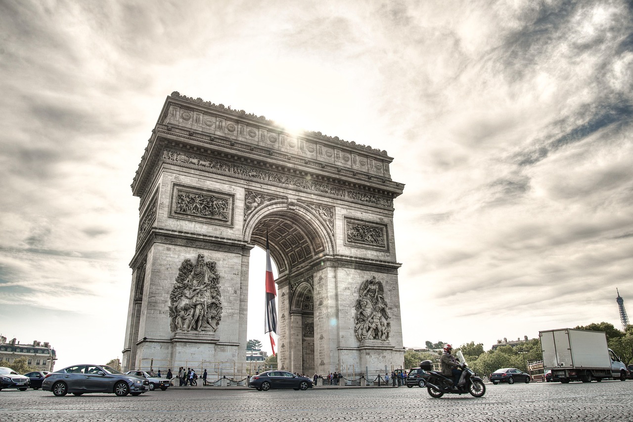 French Planning Agency Advocates for Expanded Economic Immigration: A Strategy to Combat Falling Birth Rates