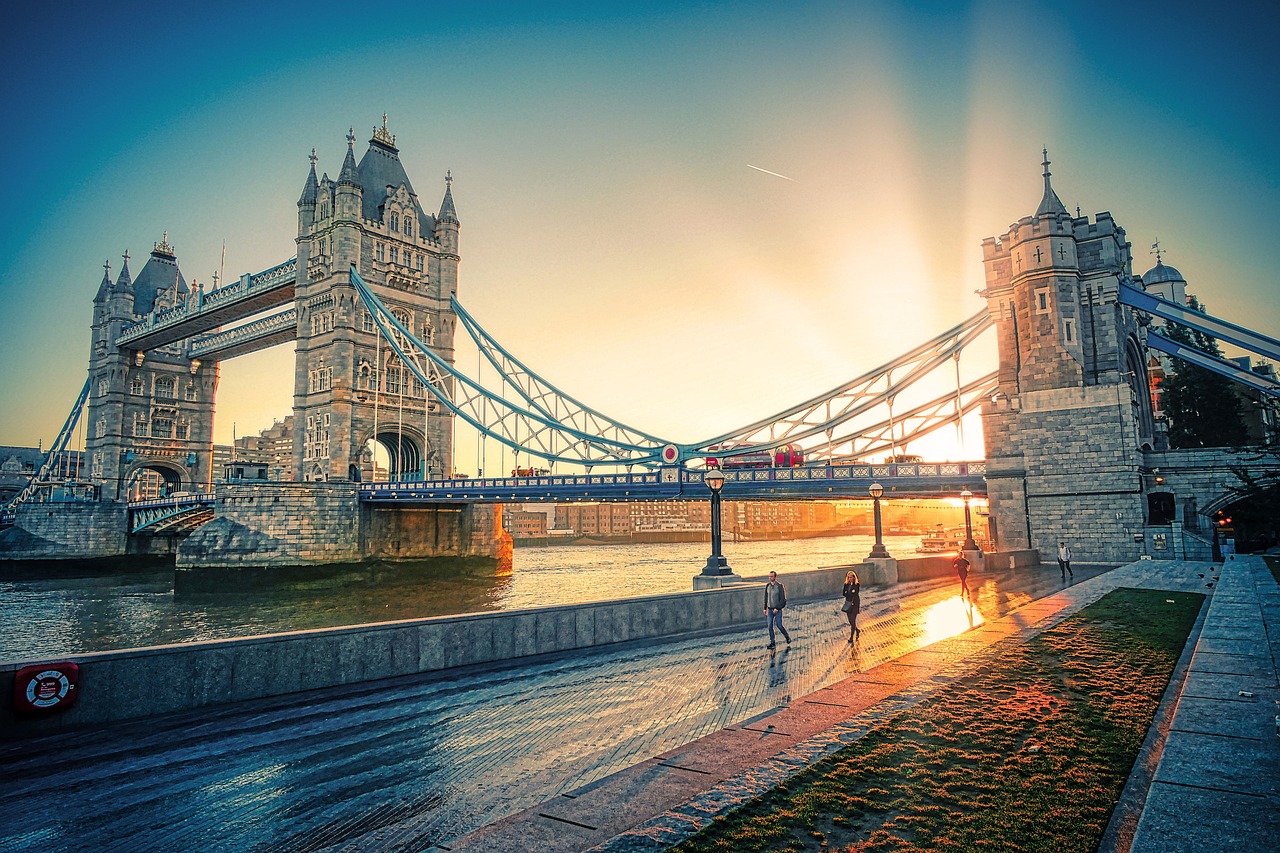 UK Immigration Goes Digital: E-Visas to Replace Paper Documents from February 2026
