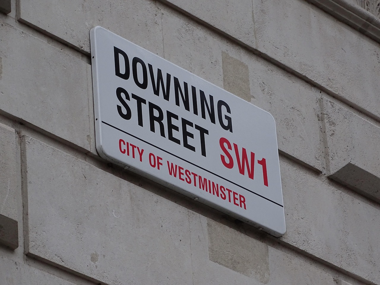 UK Immigration Fees Set to Rise: What the New Regulations Mean for Employers and Migrants