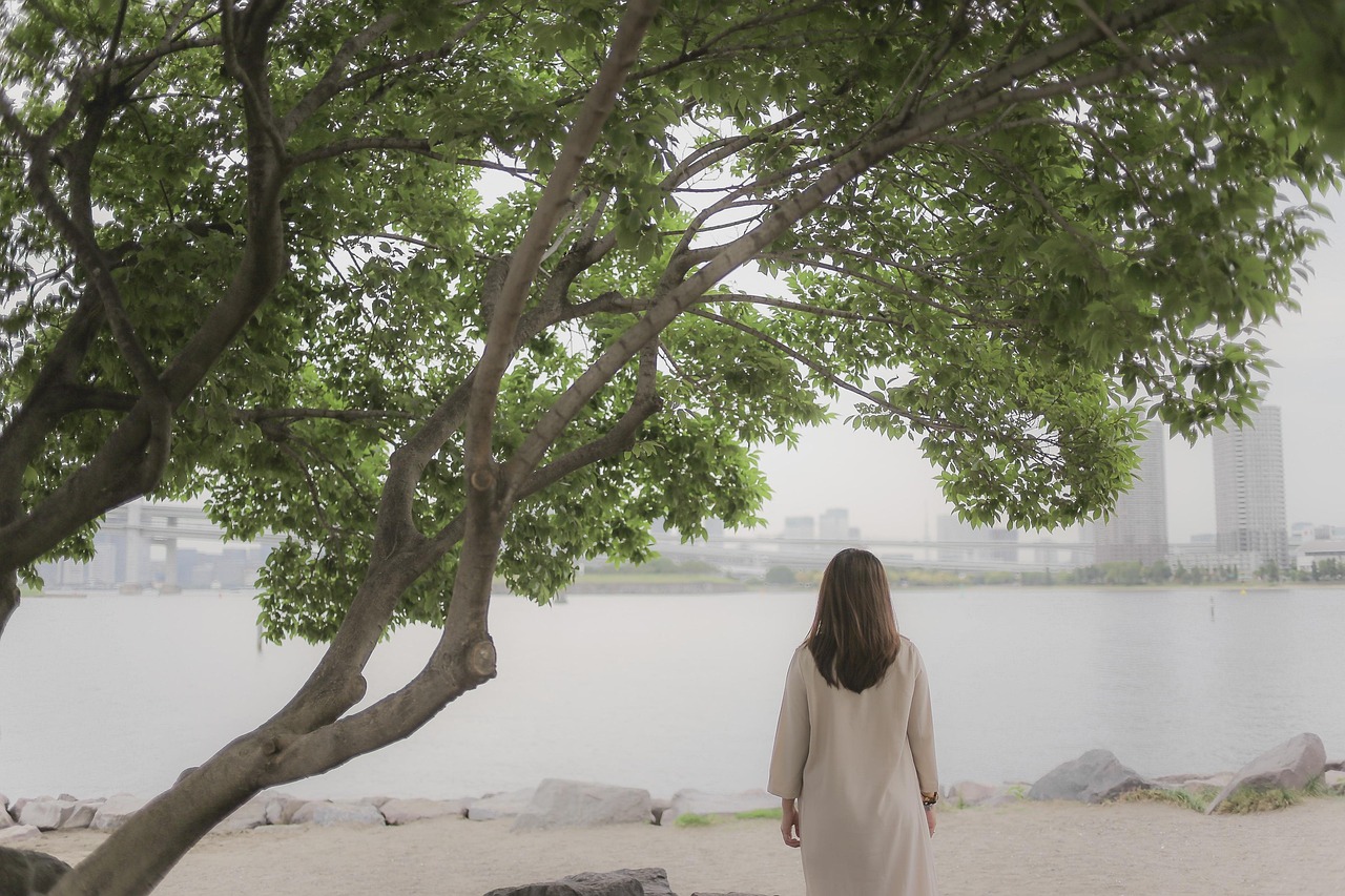 Japan: girl, lonely, japan, odaiba, tree, nature, beach