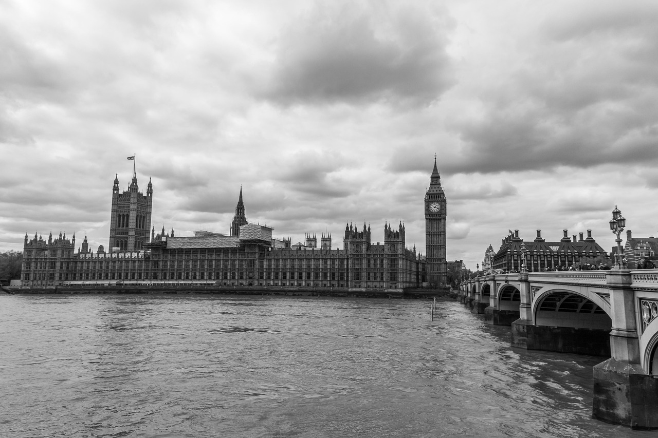 UK Interactive Tracker: Stay Updated on Migration Numbers and Trends