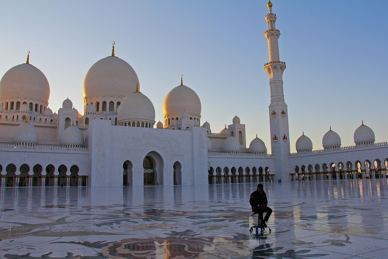 UAE: pray, muslim, sheikh zayed grand mosque, mosque, minaret, architecture, religion, travel, dome, landmark, tourism, famous, abu dhabi, uae, middle east, islamic, islam, arabic, nature, holy, arab, sky, sunset, blue pray, blue mosque