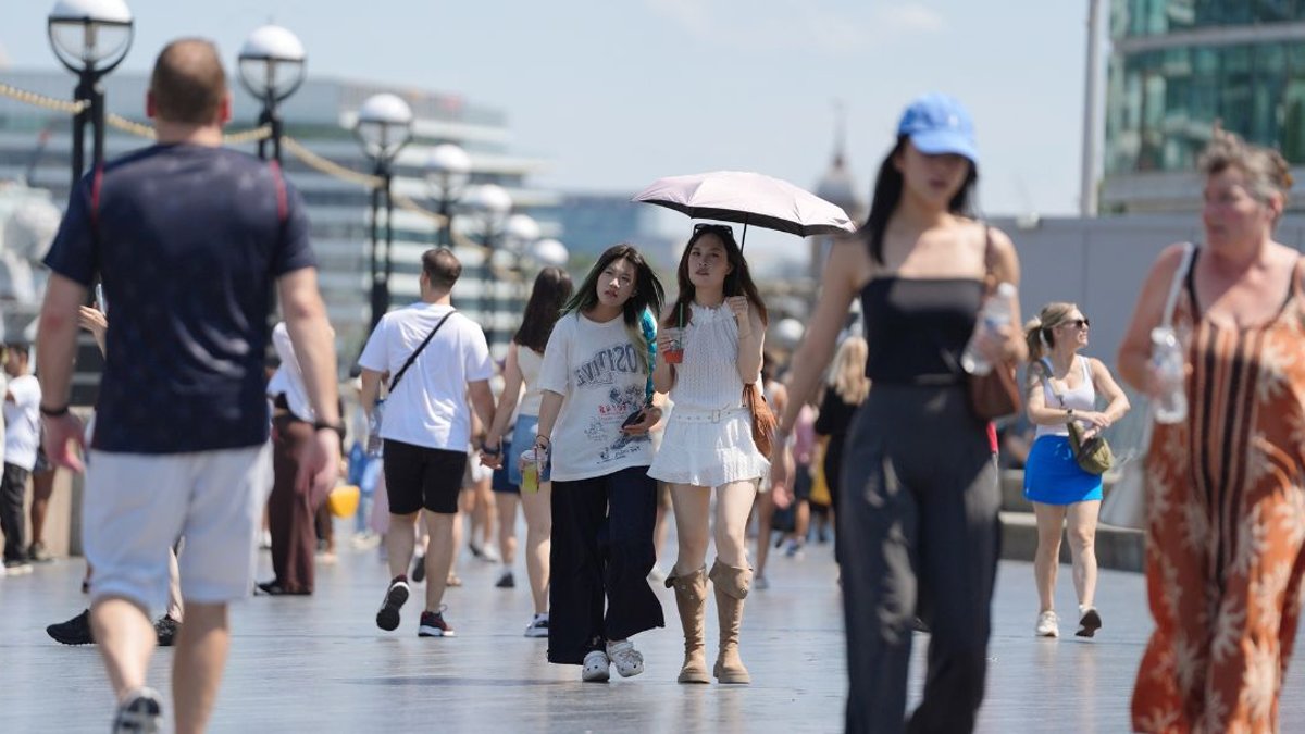 Heatwave Sours Shopping as Streets Empty - heatwave footfall