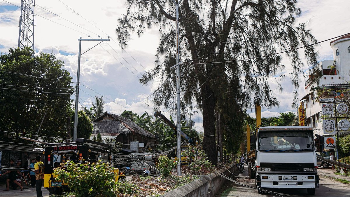 Western Australia Helps Cyclone Affected Travelers - cyclone travel