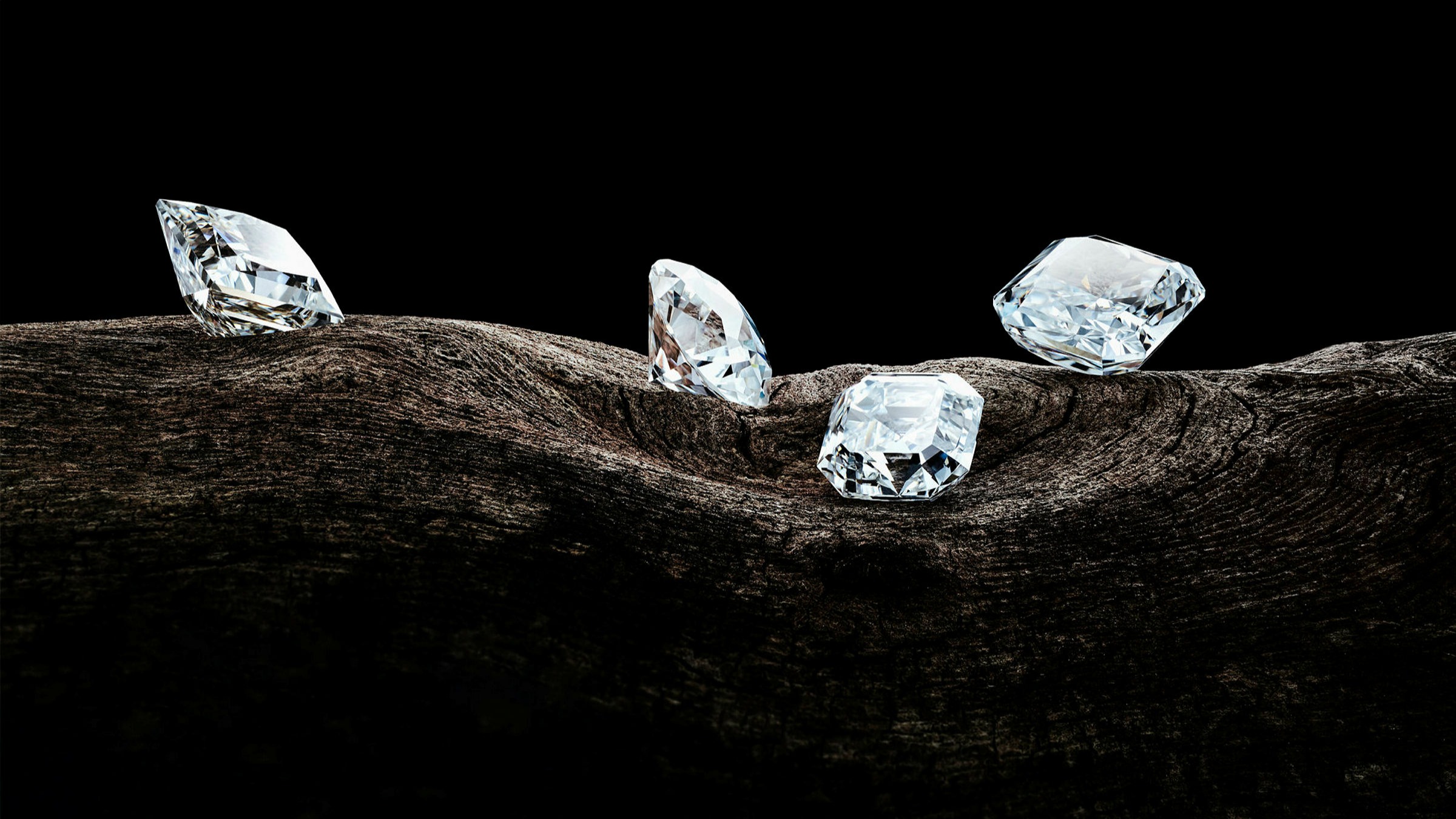 Governance and Competitiveness in the Birmingham Jewellery District: Navigating the Rise of Lab-Grown Diamonds in the UK