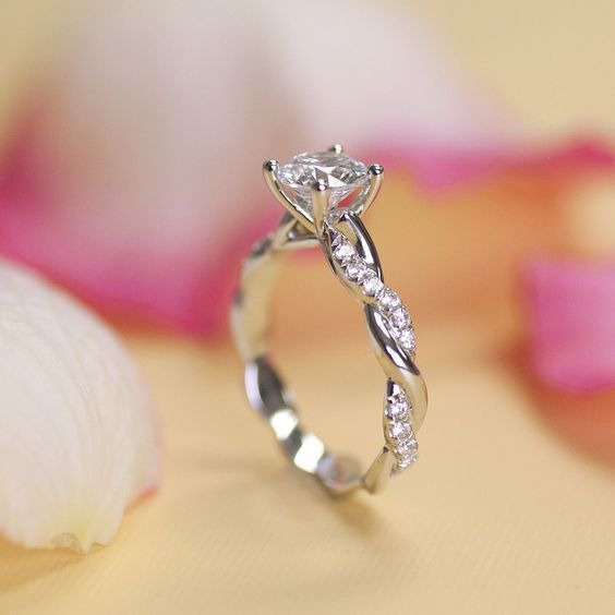 A Glimpse Into the Engagement Rings of India’s Royal Women