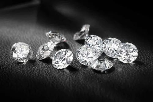 Manchester Makes a Statement: Ethical Luxury with Lab-Grown Diamond Necklaces and Earrings
