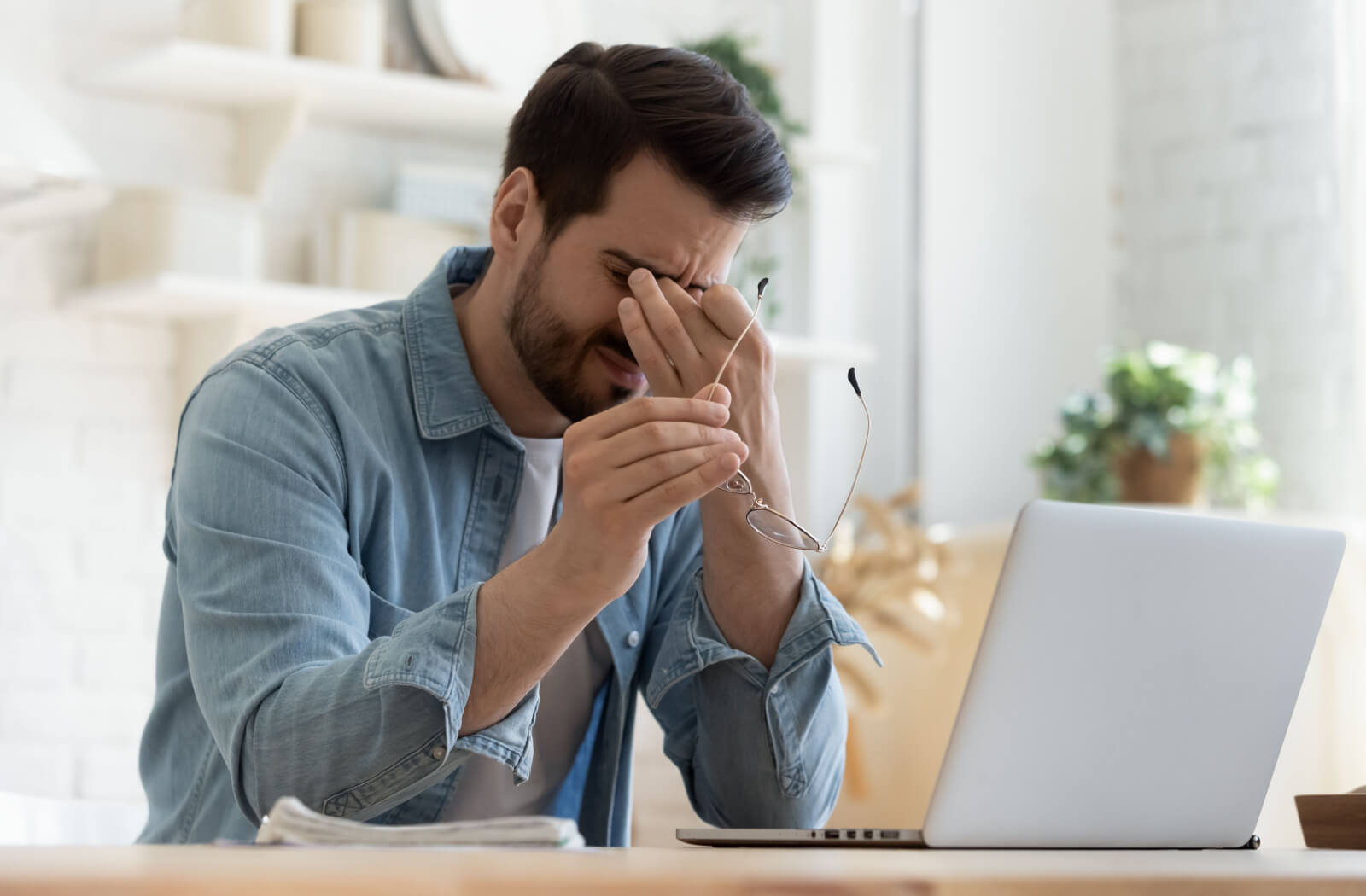 How to Prevent Digital Eye Strain in a Screen-Dominated World
