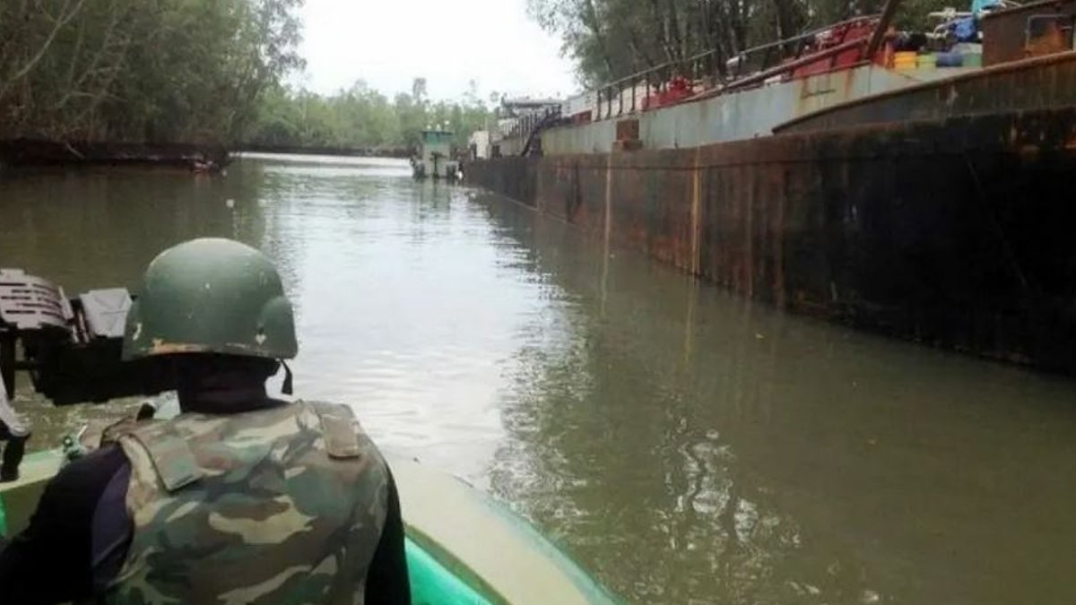 Nigerian Navy seizes illegal diesel in Rivers - illegal diesel