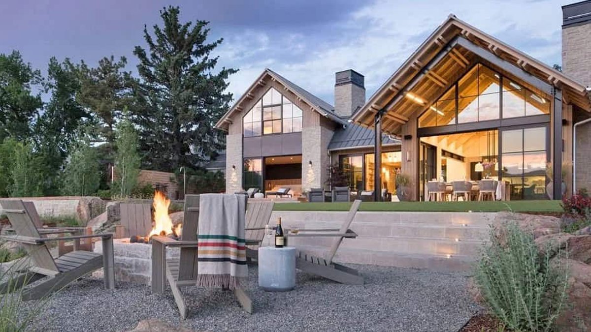 Hillside Home Blends Seamlessly Into Boulder Landscape Hillside Home Blends Seamlessly Into Boulder Landscape - hillside home design