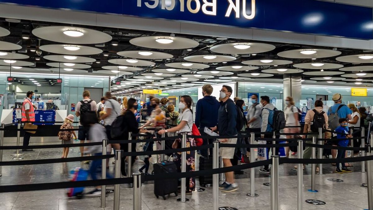 Four UK airlines collapse, bookings and holidays cancelled - airline collapse