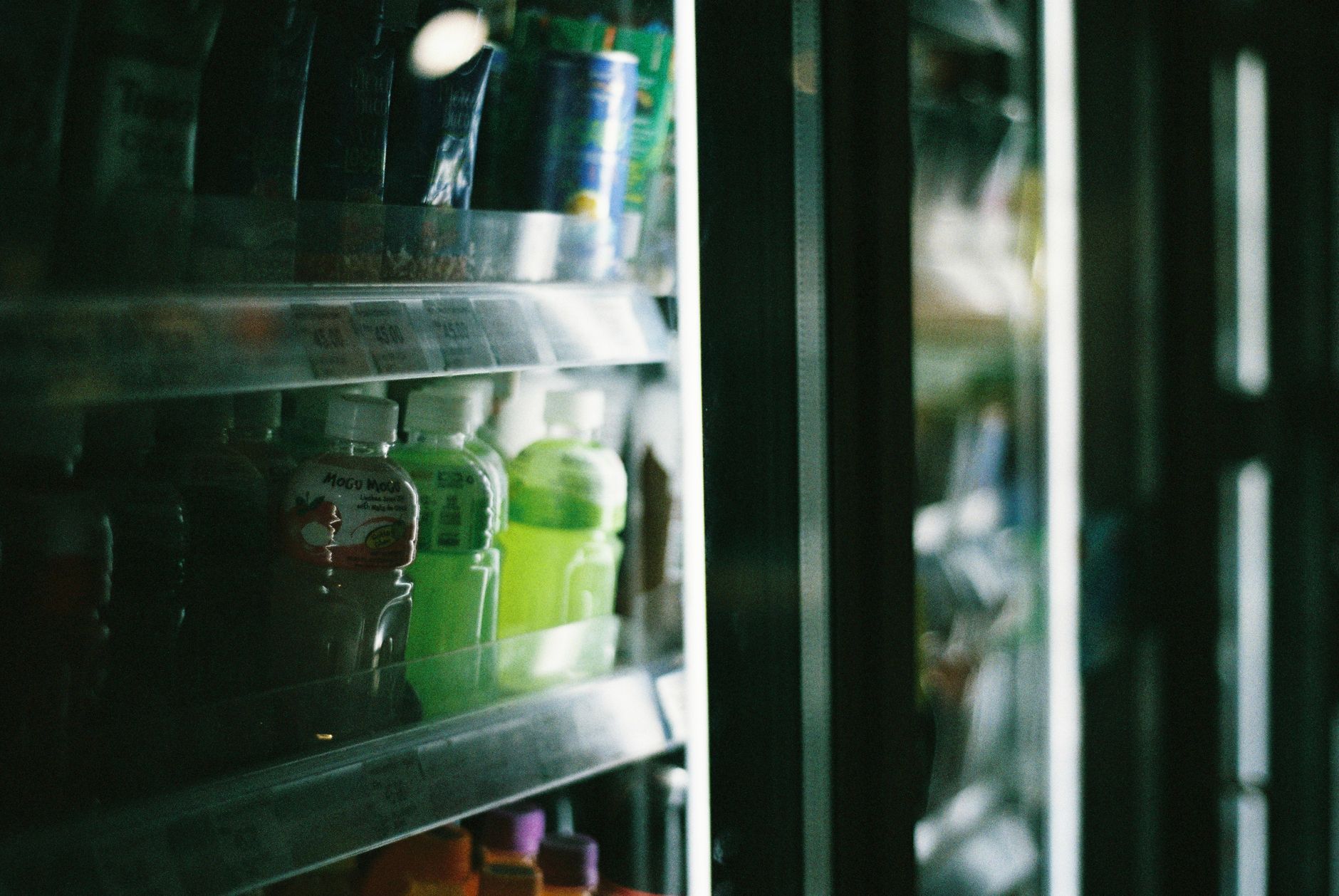 Cool tips for displaying beverages in a commercial refrigerator