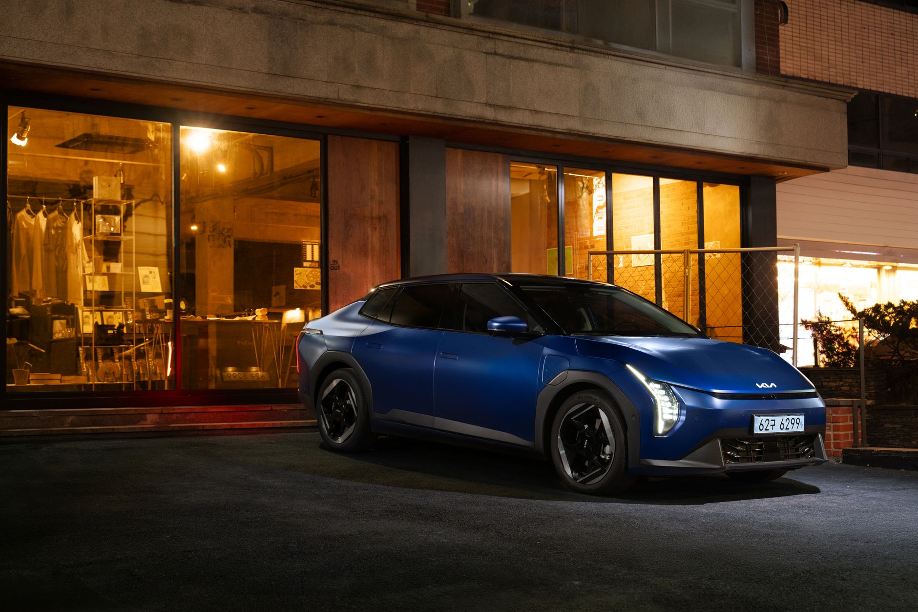 Revolutionizing the Road: Kia EV6 Review – Electric Excellence!