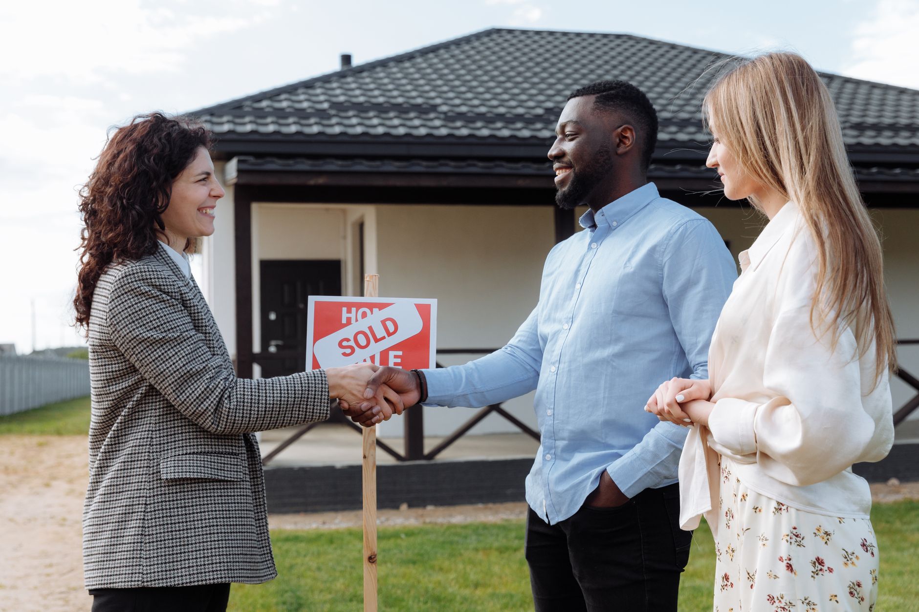 Zillow launches buyer hub, AI mortgage brokerage opens