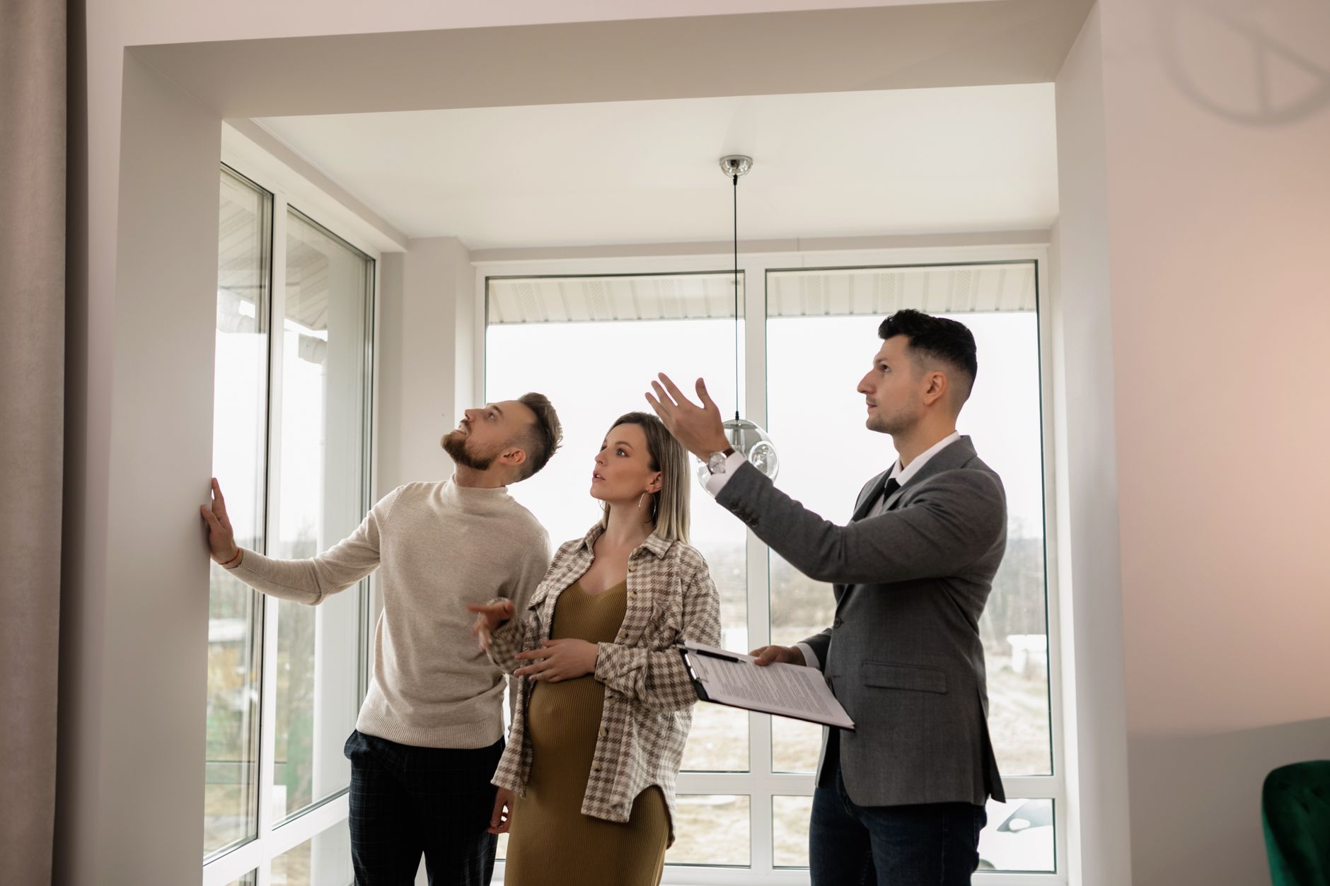 What to Consider When Hiring a Good Real Estate Agent