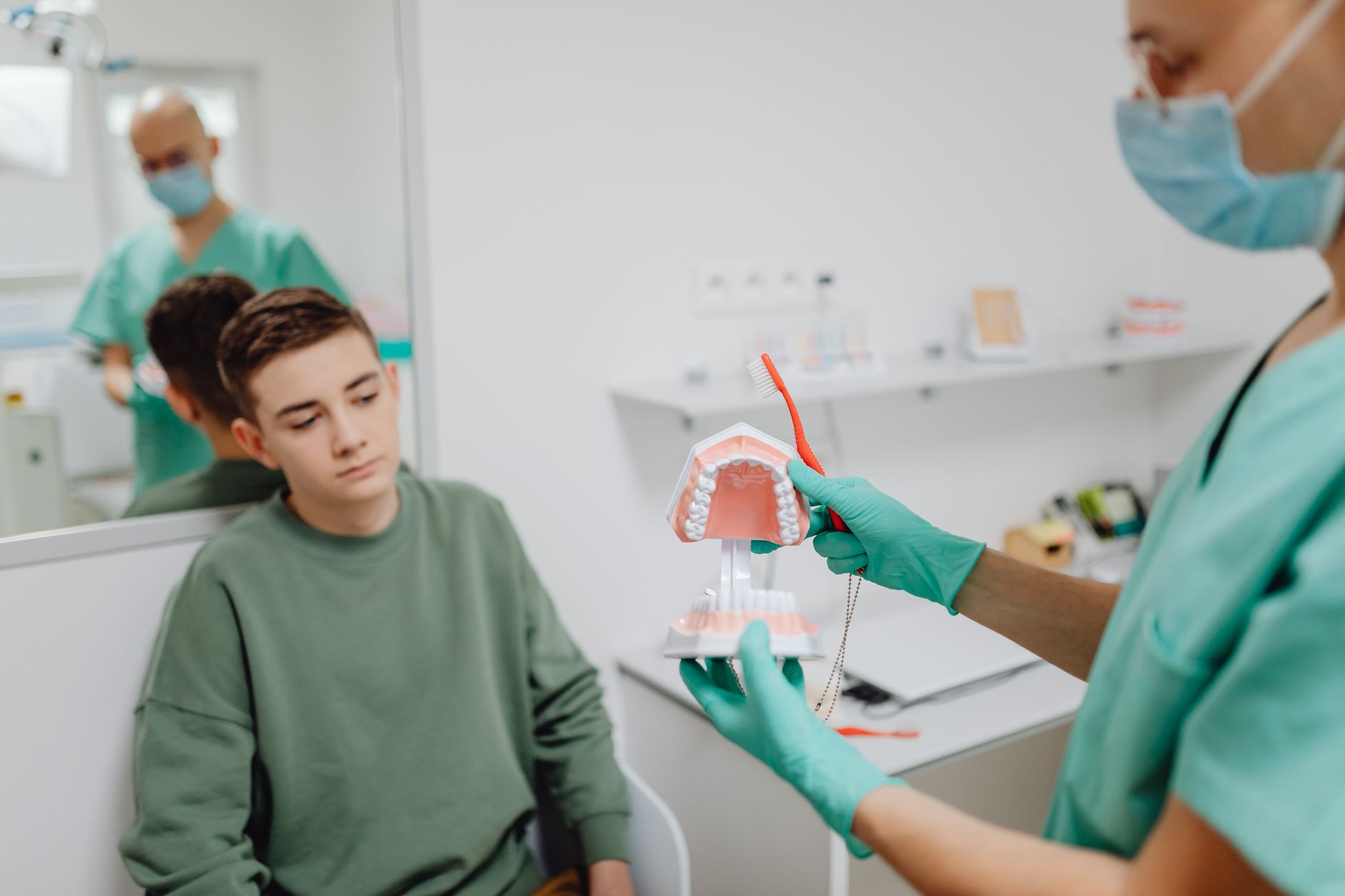 Simple Ways That the Dentist Recommend to Take Care of the Dental Implants
