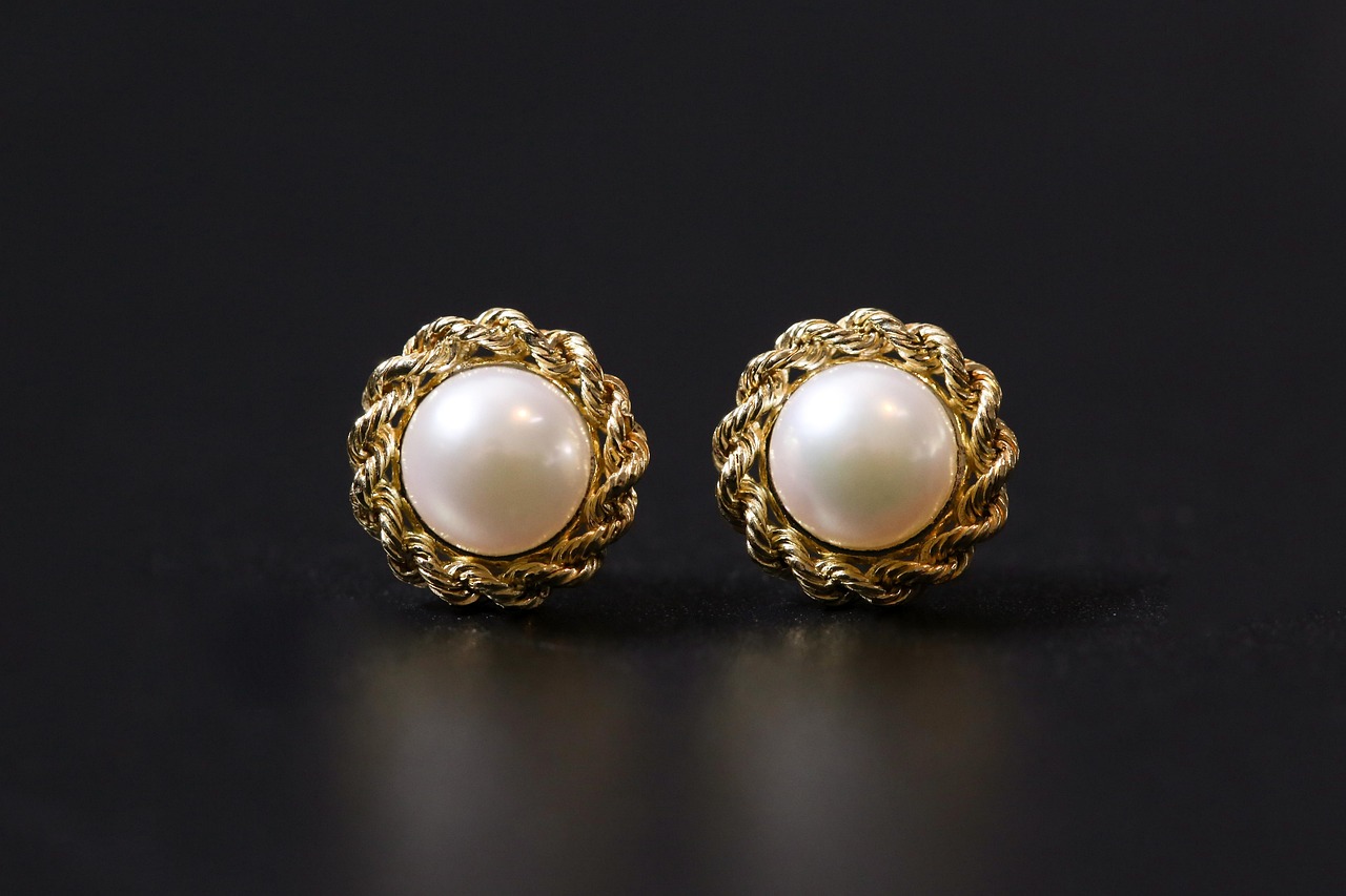 How To Choose The Perfect Earrings For Your Partner
