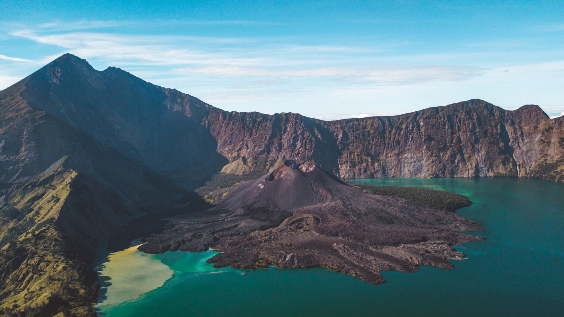 Exploring the Majestic Mount Rinjani: A Complete Guide to Rinjani Trekking