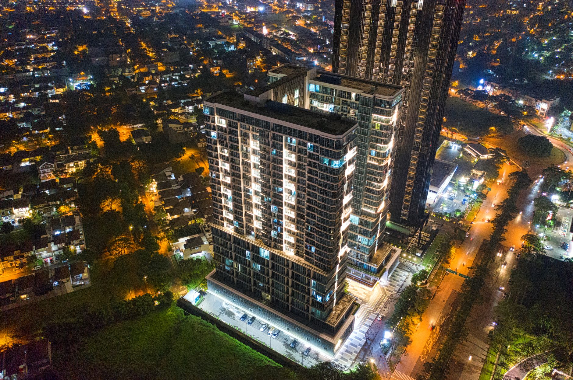 Unraveling the Urban Oasis: The Continuum Condo Experience