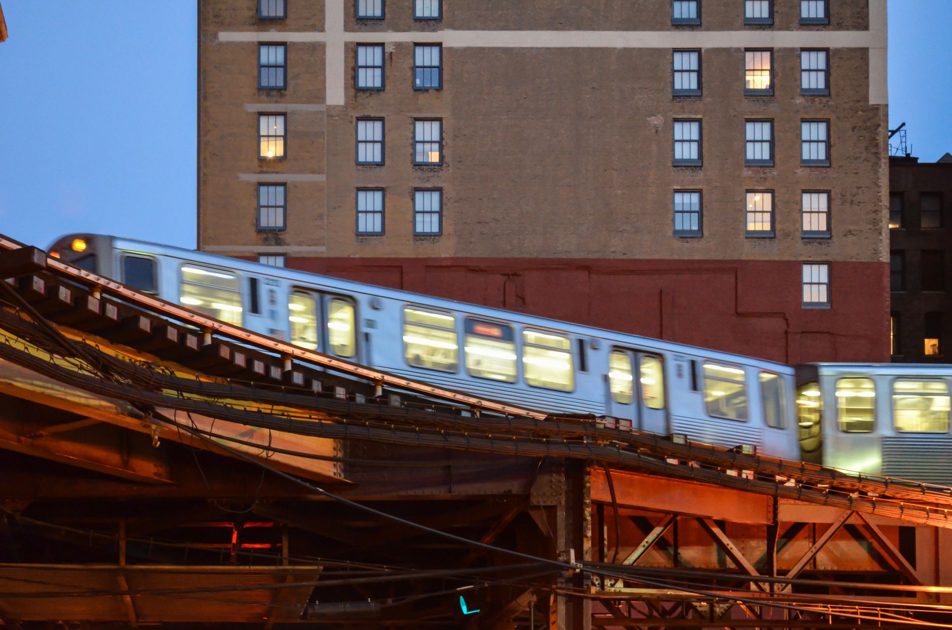 Elevated Airport Travel: Why Skyline Chicago Limo is the Ultimate O’Hare Partner