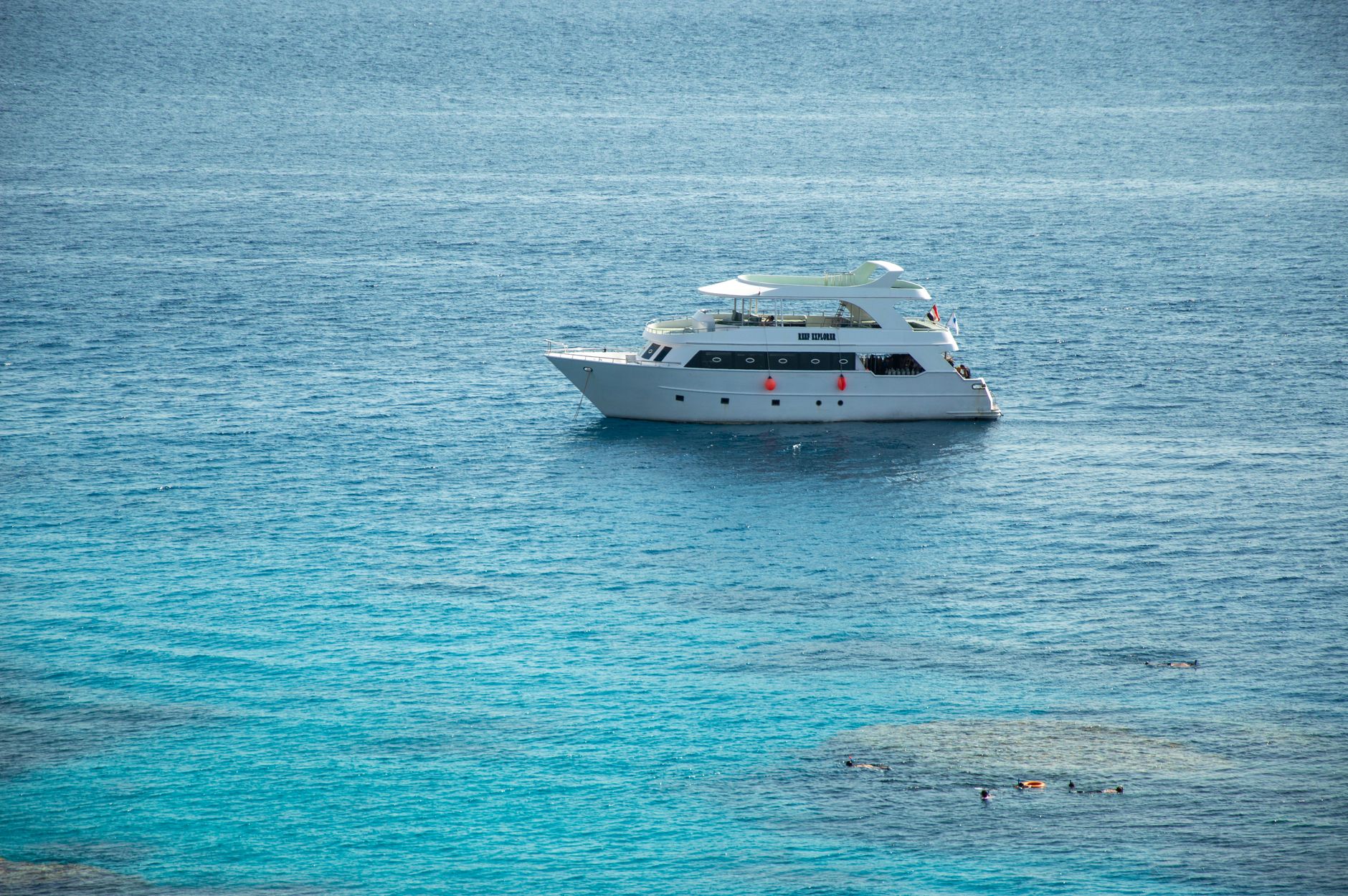 What to Expect When You Charter a Luxury Yacht