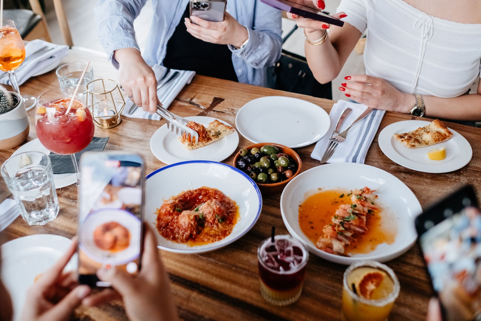 3 Tips to Staying Covid-19 Free When Eating Out
