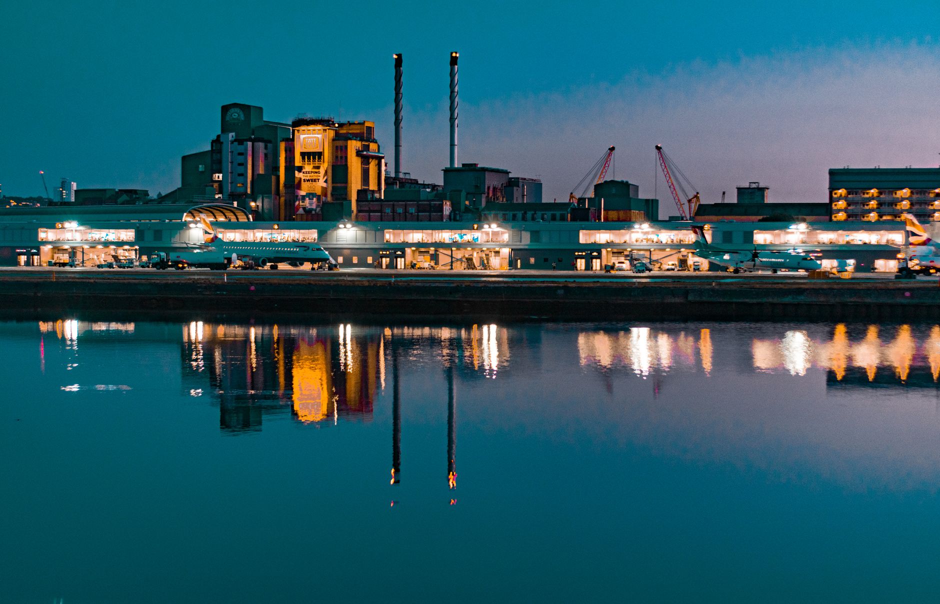 Advantages of using AI at ports and airports