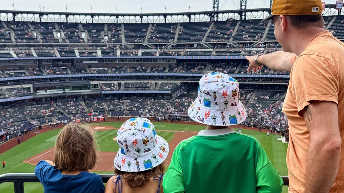 Family creates core memory at Mets game